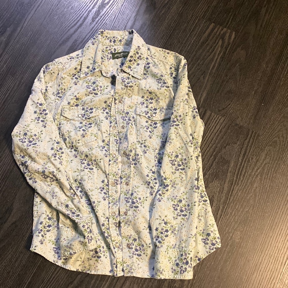 🍍EDDIE BAUER🍍snap shirt 🍍 no size tag🍍fits like a medium 🍍S-2